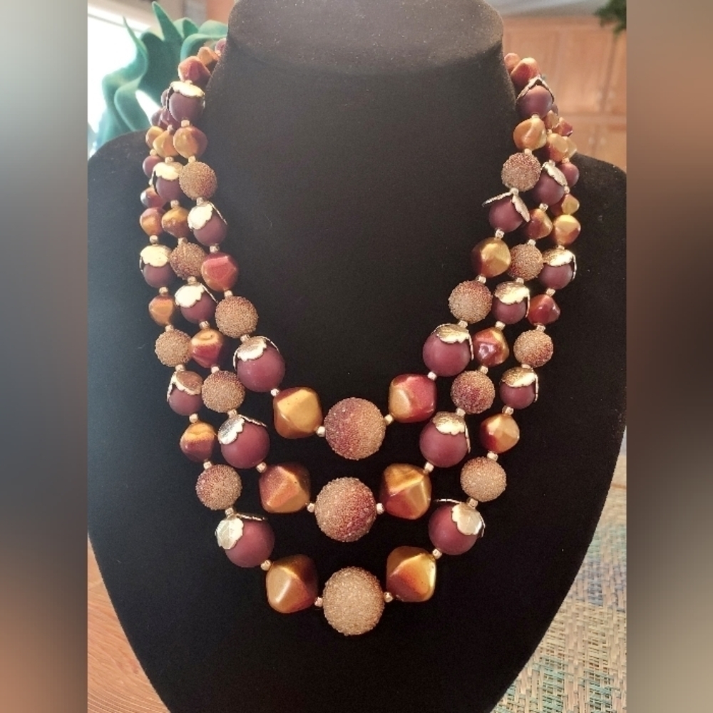 ACRYLIC Chuncky 3 Strand Graduated beaded Necklace